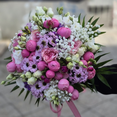 Słodkie Uczucie – bukiet peonii i róż w odcieniach różu w eleganckim stylu